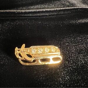 Avon Winter Sports Pin Brooch Sled Gold Design Rhinestones 1997 #0642